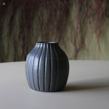Vases, Large assorted